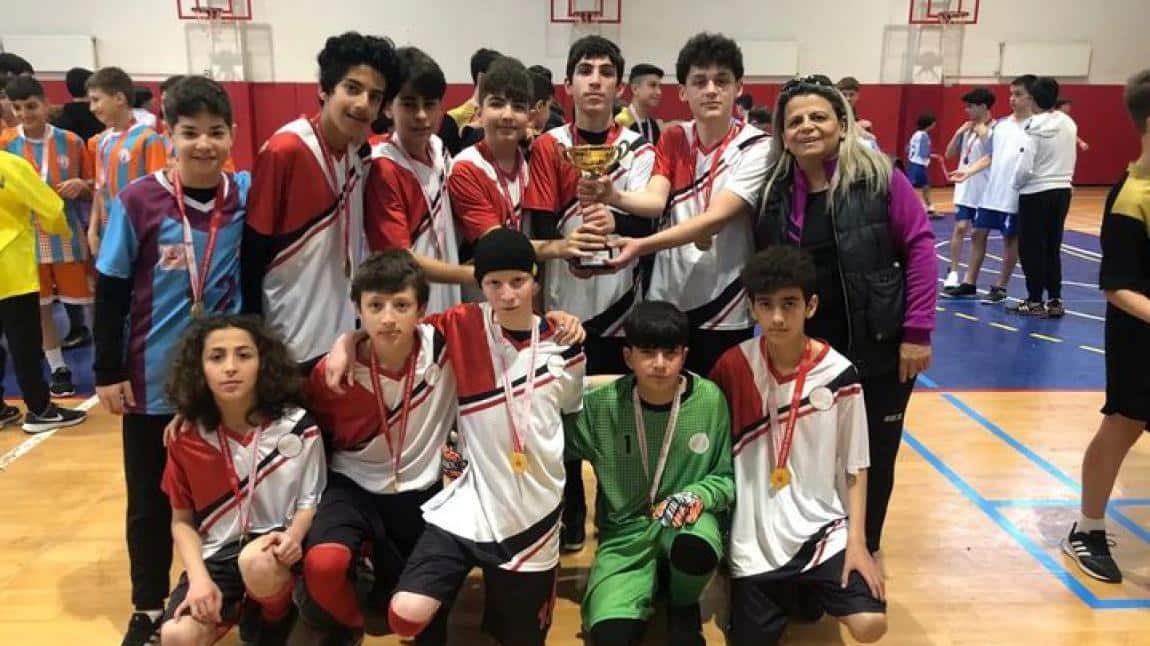 Okullararası İlçe Futsal Müsabakası'da 1. Olduk